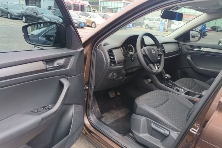 Used Skoda Kodiaq 2018 Facelifted TSI330 5-Seater Two-Wheel-Drive Comfort Edition Driver Seat