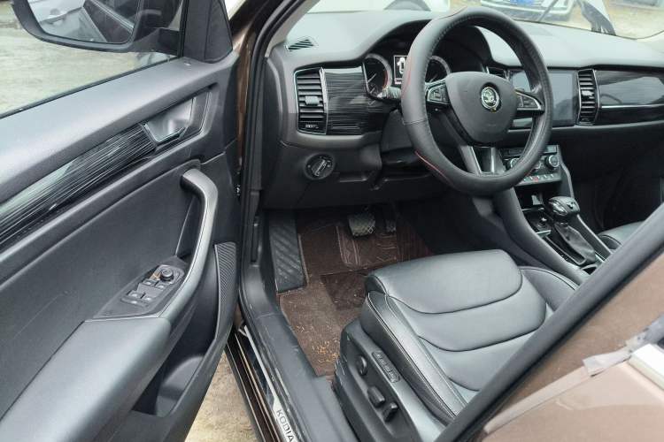 Used Skoda Kodiaq 2018 Facelifted TSI330 5-Seater Two-Wheel-Drive Luxury Enjoyment Edition Driver Seat