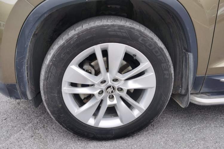 Used Skoda Kodiaq 2018 Facelifted TSI330 5-Seater Two-Wheel-Drive Luxury Enjoyment Edition Exterior 7
