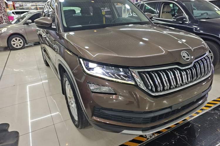 Used Skoda Kodiaq 2018 Facelifted TSI330 5-Seater Two-Wheel-Drive Luxury Enjoyment Edition Front Right 45 Deg