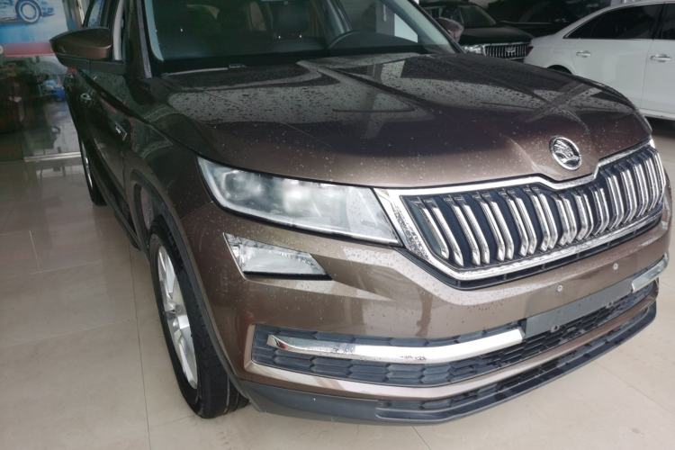 Used Skoda Kodiaq 2018 Facelifted TSI330 5-Seater Two-Wheel-Drive Luxury Edition Front Right 45 Deg