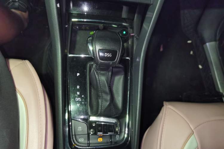 Used Skoda Kodiaq 2018 Facelifted TSI330 5-Seater Two-Wheel-Drive Luxury Enjoyment Edition Gear Lever