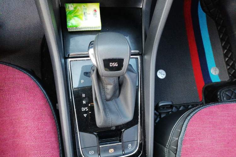 Used Skoda Kodiaq 2018 Facelifted TSI330 5-Seater Two-Wheel-Drive Comfort Edition Gear Lever