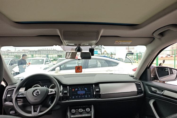 Used Skoda Kodiaq 2018 Facelifted TSI330 5-Seater Two-Wheel-Drive Comfort Edition Headliner