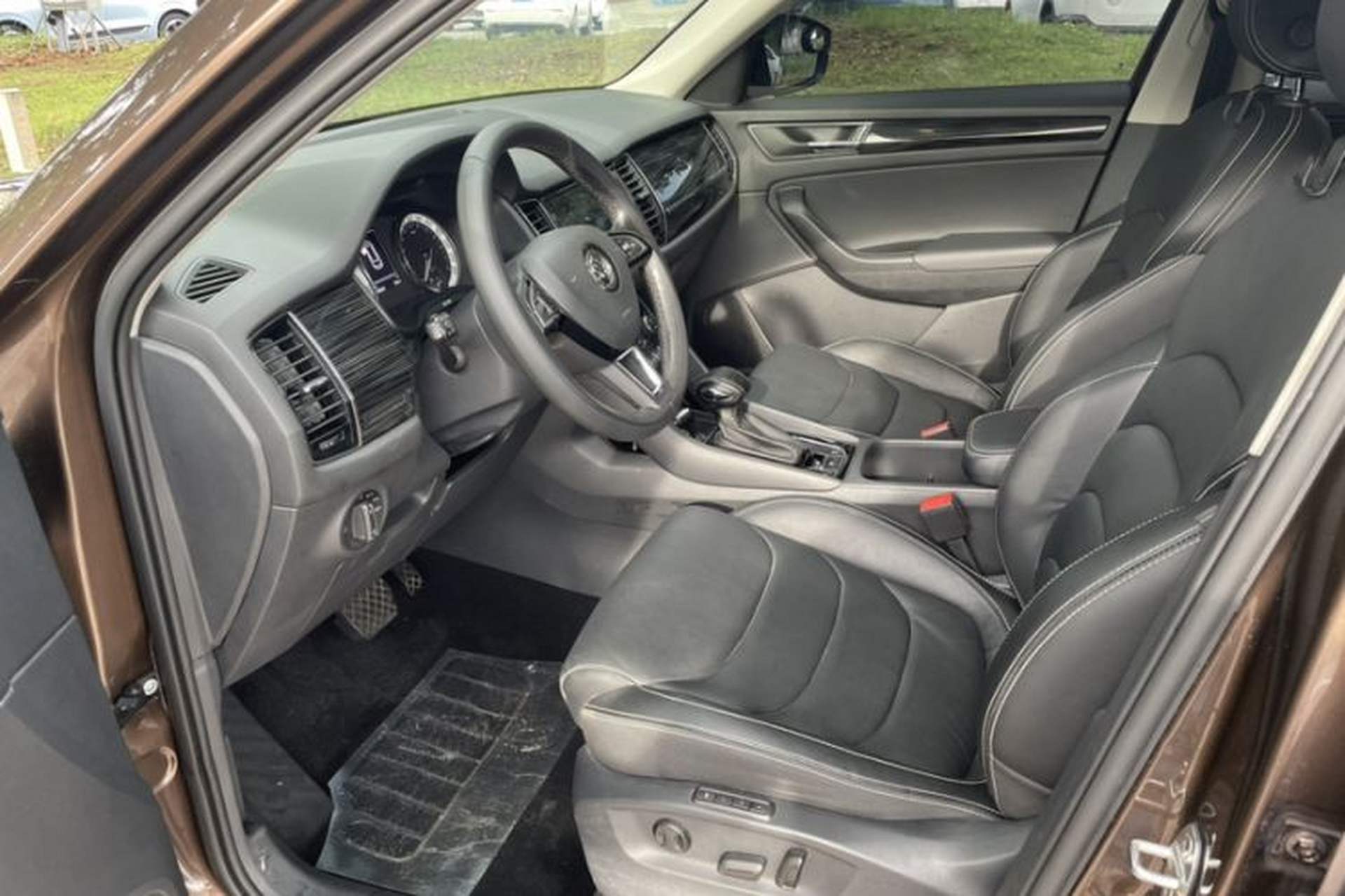 Used Skoda Kodiaq 2018 Facelifted TSI330 5-Seater Two-Wheel-Drive Luxury Enjoyment Edition Interior 2