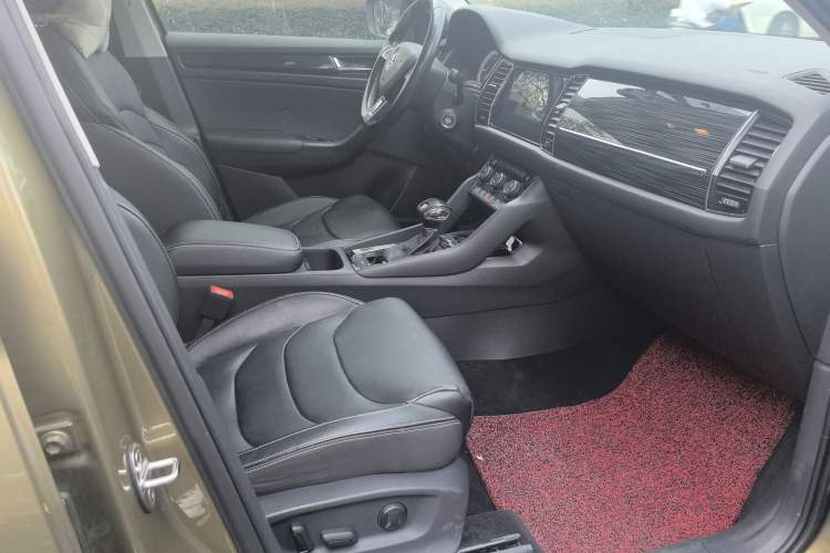 Used Skoda Kodiaq 2018 Restyled TSI330 7-Seater Two-Wheel Drive Luxury Enjoyment Edition Interior 8