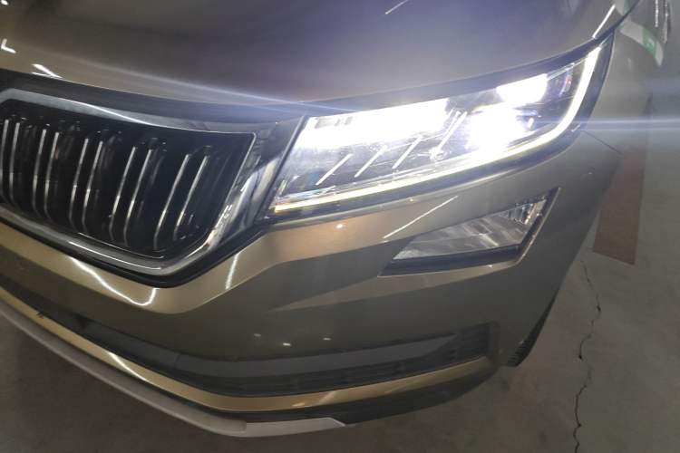 Used Skoda Kodiaq 2018 TSI380 7-Seater Four-Wheel-Drive Flagship Edition Left Front Headlight