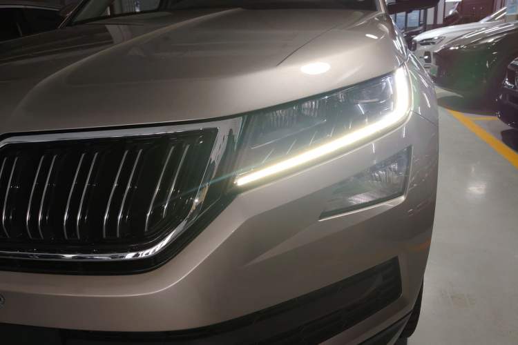 Used Skoda Kodiaq 2018 TSI380 7-Seater Four-Wheel-Drive Flagship Edition Left Front Headlight