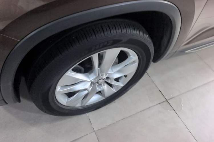 Used Skoda Kodiaq 2018 TSI330 5-Seater Two-Wheel-Drive Luxury Enjoyment Edition Left Front Wheel Hub