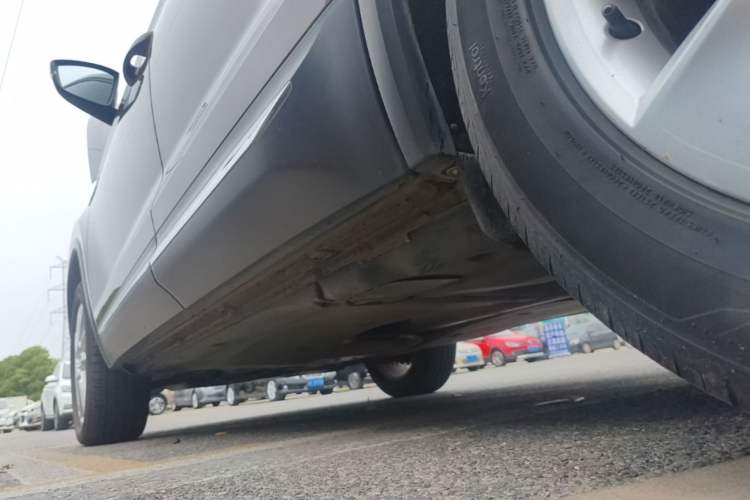Used Skoda Kodiaq 2018 Facelifted TSI330 5-Seater Two-Wheel-Drive Comfort Edition Left Side Sill