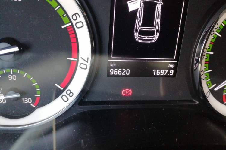 Used Skoda Kodiaq 2018 Facelifted TSI330 5-Seater Two-Wheel-Drive Comfort Edition Odometer Close Up