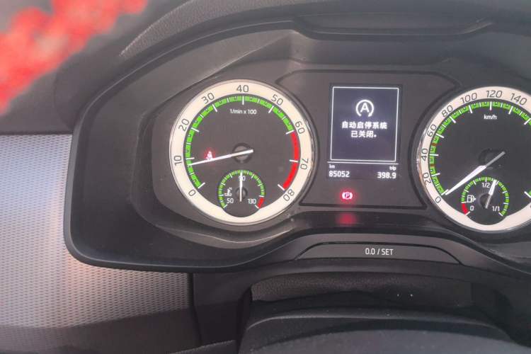 Used Skoda Kodiaq 2018 Facelifted TSI330 5-Seater Two-Wheel-Drive Comfort Edition Odometer Close Up