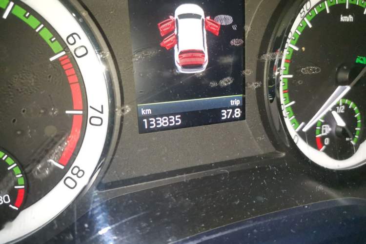 Used Skoda Kodiaq 2018 TSI380 7-Seater Four-Wheel-Drive Flagship Edition Odometer Close Up