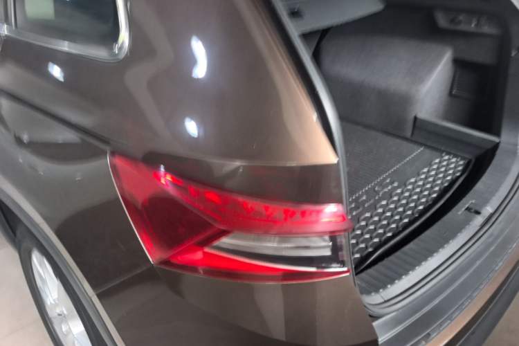 Used Skoda Kodiaq 2018 TSI330 5-Seater Two-Wheel-Drive Luxury Enjoyment Edition Rear Left 45 Deg