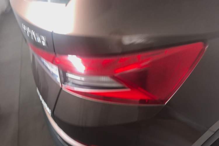 Used Skoda Kodiaq 2018 TSI330 5-Seater Two-Wheel-Drive Luxury Enjoyment Edition Rear Right 45 Deg