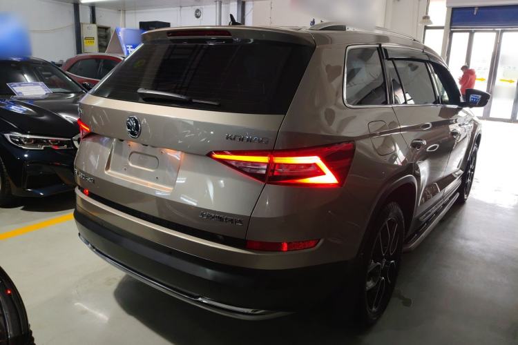 Used Skoda Kodiaq 2018 TSI380 7-Seater Four-Wheel-Drive Flagship Edition Rear Right 45 Deg