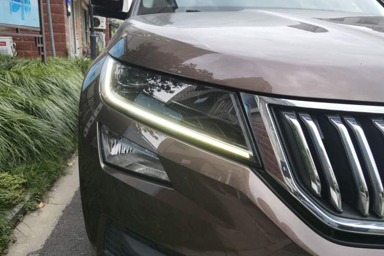 Used Skoda Kodiaq 2018 Facelifted TSI330 5-Seater Two-Wheel-Drive Luxury Enjoyment Edition Right Front Headlight