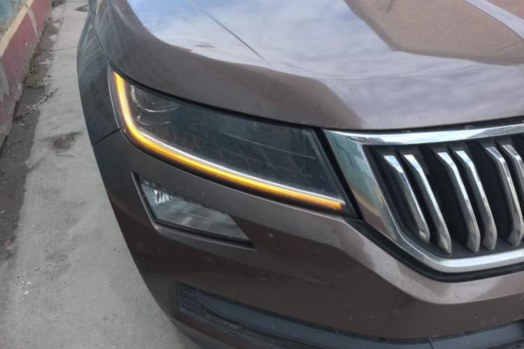 Used Skoda Kodiaq 2018 TSI330 5-Seater Two-Wheel-Drive Luxury Enjoyment Edition Right Front Headlight