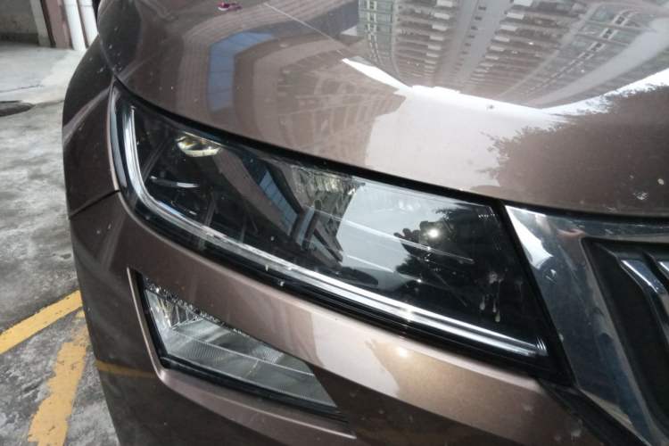 Used Skoda Kodiaq 2018 Facelifted TSI330 5-Seater Two-Wheel-Drive Luxury Enjoyment Edition Right Front Headlight