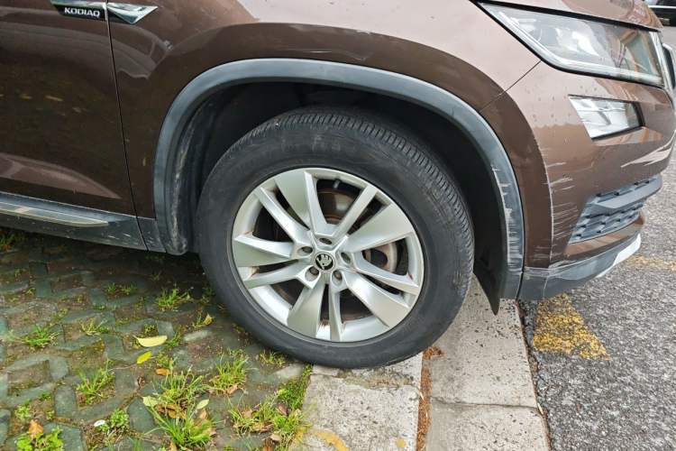 Used Skoda Kodiaq 2018 TSI330 5-Seater Two-Wheel-Drive Luxury Enjoyment Edition Right Front Wheel Hub