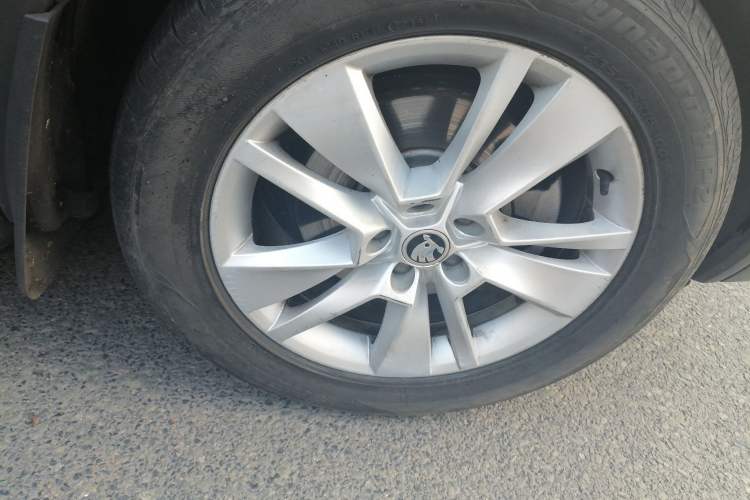 Used Skoda Kodiaq 2018 Facelifted TSI330 5-Seater Two-Wheel-Drive Comfort Edition Right Front Wheel Hub