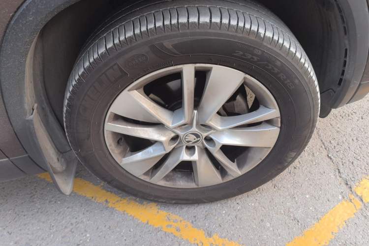 Used Skoda Kodiaq 2018 Facelifted TSI330 5-Seater Two-Wheel-Drive Comfort Edition Right Front Wheel Hub