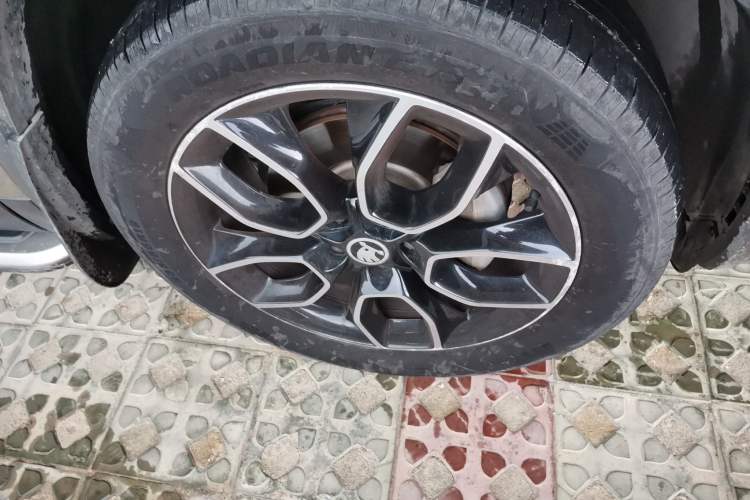 Used Skoda Kodiaq 2018 TSI380 7-Seater Four-Wheel-Drive Flagship Edition Right Front Wheel Hub