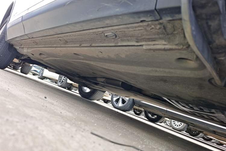 Used Skoda Kodiaq 2018 Facelifted TSI330 5-Seater Two-Wheel-Drive Comfort Edition Right Side Sill