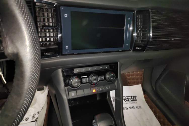 Used Skoda Kodiaq 2018 Facelifted TSI330 5-Seater Two-Wheel-Drive Luxury Enjoyment Edition Audio And AC Panel