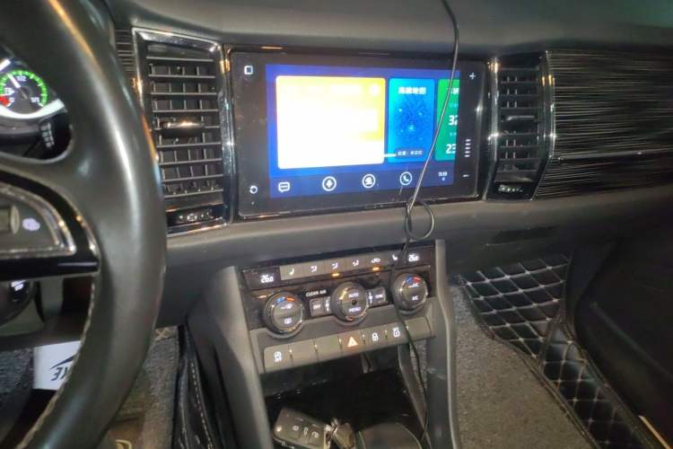 Used Skoda Kodiaq 2018 Facelifted TSI330 5-Seater Two-Wheel-Drive Luxury Enjoyment Edition Audio And AC Panel