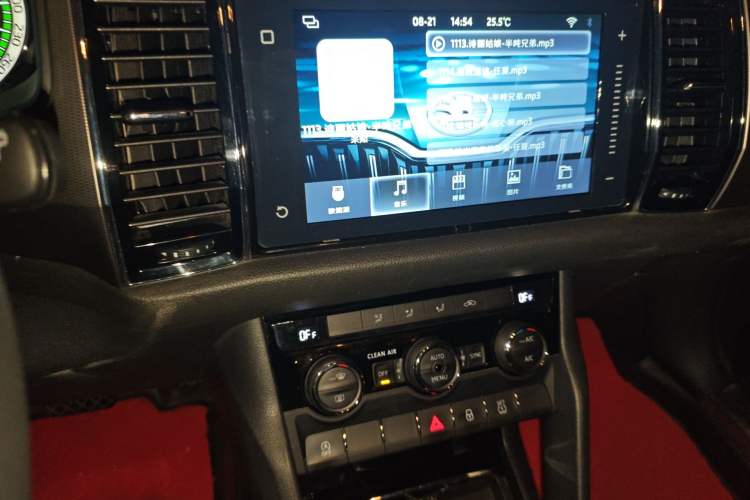 Used Skoda Kodiaq 2018 Facelifted TSI330 5-Seater Two-Wheel-Drive Comfort Edition Audio And AC Panel