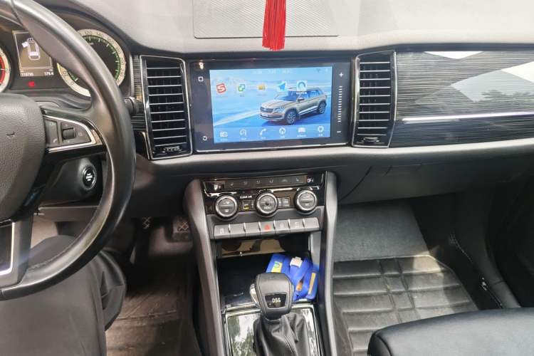 Used Skoda Kodiaq 2018 Restyled TSI330 7-Seater Two-Wheel Drive Luxury Enjoyment Edition Audio And AC Panel