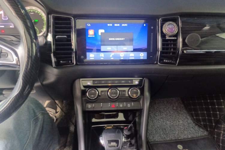 Used Skoda Kodiaq 2018 Facelifted TSI330 5-Seater Two-Wheel-Drive Luxury Enjoyment Edition Audio And AC Panel