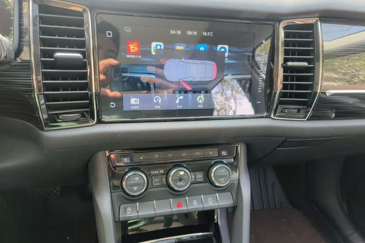 Used Skoda Kodiaq 2018 Facelifted TSI330 5-Seater Two-Wheel-Drive Luxury Enjoyment Edition Audio And AC Panel