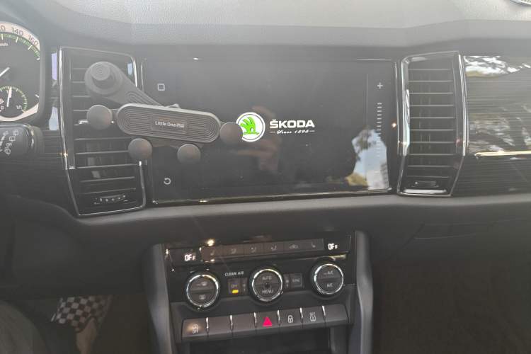 Used Skoda Kodiaq 2018 Facelifted TSI330 5-Seater Two-Wheel-Drive Luxury Enjoyment Edition Audio And AC Panel
