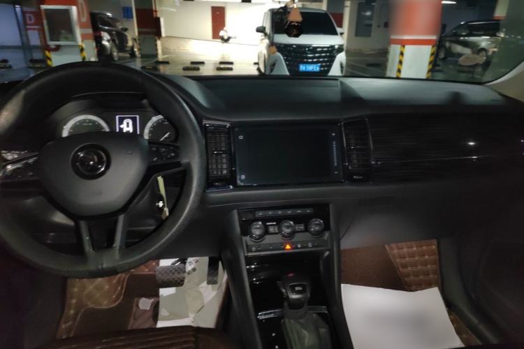 Used Skoda Kodiaq 2018 Facelifted TSI330 5-Seater Two-Wheel-Drive Luxury Enjoyment Edition Center Console