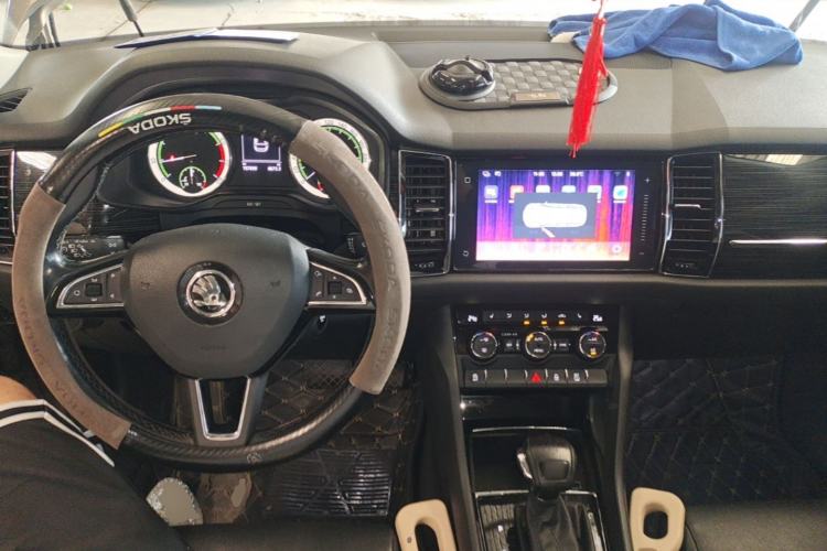 Used Skoda Kodiaq 2018 Facelifted TSI330 5-Seater Two-Wheel-Drive Luxury Enjoyment Edition Center Console