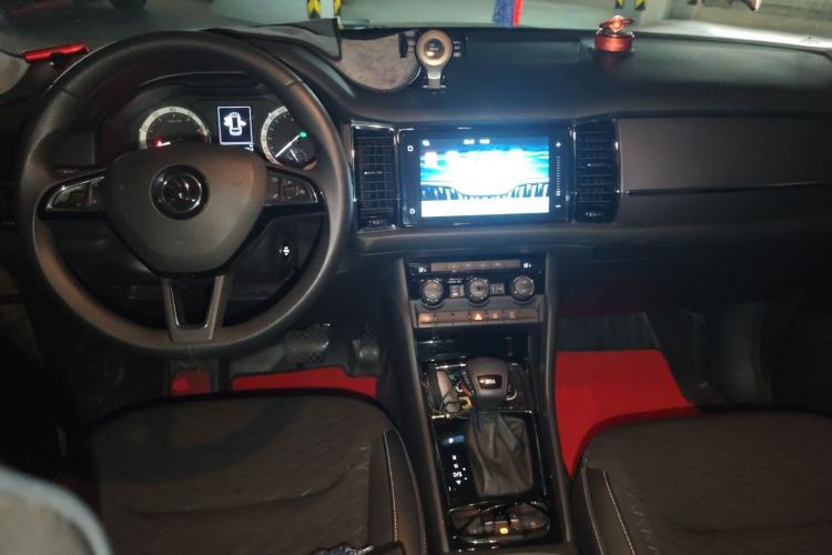 Used Skoda Kodiaq 2018 Facelifted TSI330 5-Seater Two-Wheel-Drive Comfort Edition Center Console