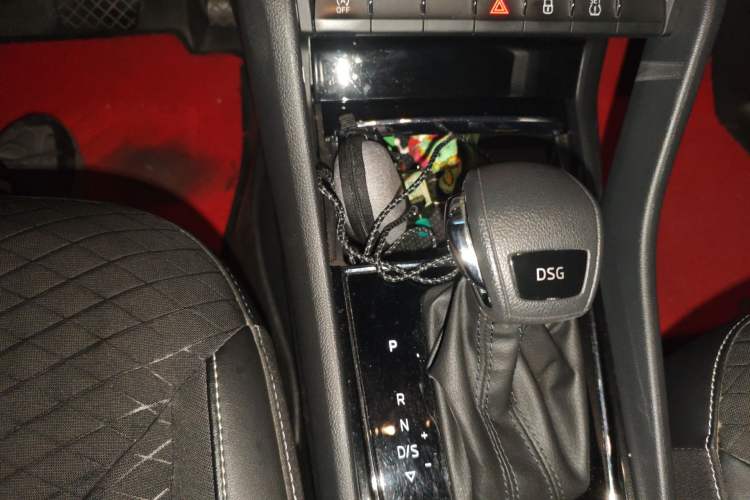 Used Skoda Kodiaq 2018 Facelifted TSI330 5-Seater Two-Wheel-Drive Comfort Edition Gear Lever