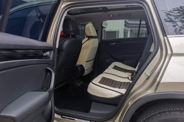 Used Skoda Kodiaq 2018 TSI330 5-Seater Two-Wheel-Drive Luxury Enjoyment Edition Interior 10