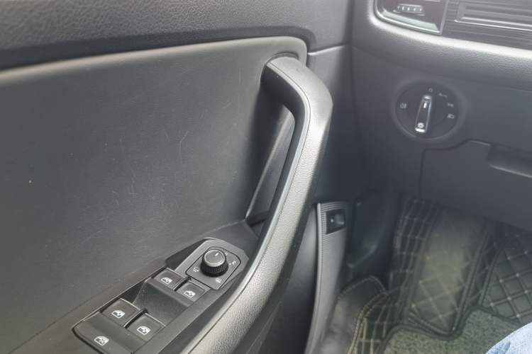 Used Skoda Kodiaq 2018 TSI330 5-Seater Two-Wheel-Drive Luxury Enjoyment Edition Interior 2