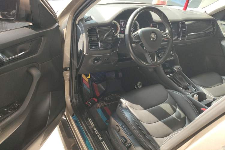Used Skoda Kodiaq 2018 TSI330 5-Seater Two-Wheel-Drive Luxury Enjoyment Edition Interior 3