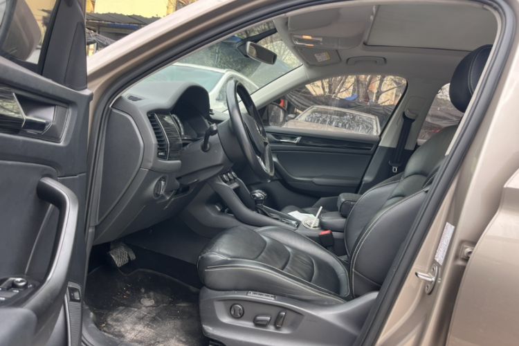 Used Skoda Kodiaq 2018 TSI330 5-Seater Two-Wheel-Drive Luxury Enjoyment Edition Interior 4