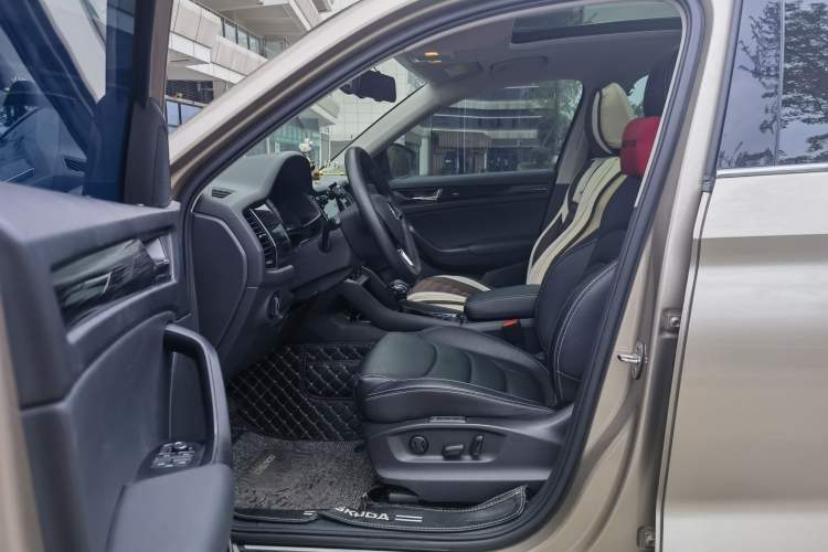 Used Skoda Kodiaq 2018 TSI330 5-Seater Two-Wheel-Drive Luxury Enjoyment Edition Interior 9
