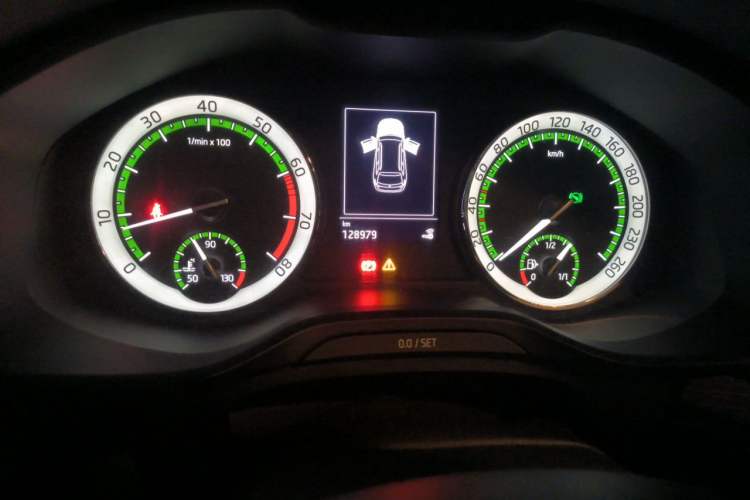 Used Skoda Kodiaq 2018 Facelifted TSI330 5-Seater Two-Wheel-Drive Luxury Enjoyment Edition Odometer Close Up