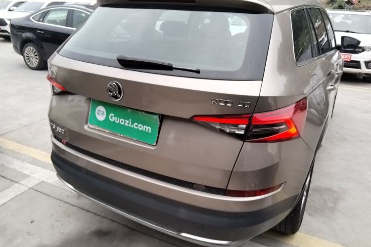 Used Skoda Kodiaq 2018 Facelifted TSI330 5-Seater Two-Wheel-Drive Luxury Enjoyment Edition Rear Right 45 Deg