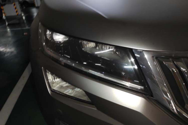 Used Skoda Kodiaq 2018 Facelifted TSI330 5-Seater Two-Wheel-Drive Luxury Enjoyment Edition Right Front Headlight