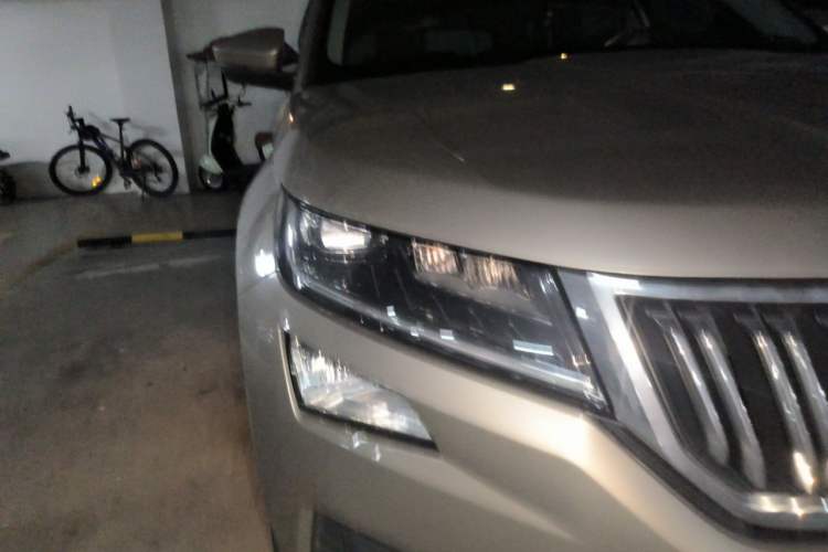 Used Skoda Kodiaq 2018 Facelifted TSI330 5-Seater Two-Wheel-Drive Luxury Enjoyment Edition Right Front Headlight