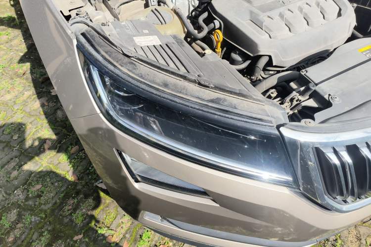 Used Skoda Kodiaq 2018 Facelifted TSI330 5-Seater Two-Wheel-Drive Luxury Enjoyment Edition Right Front Headlight