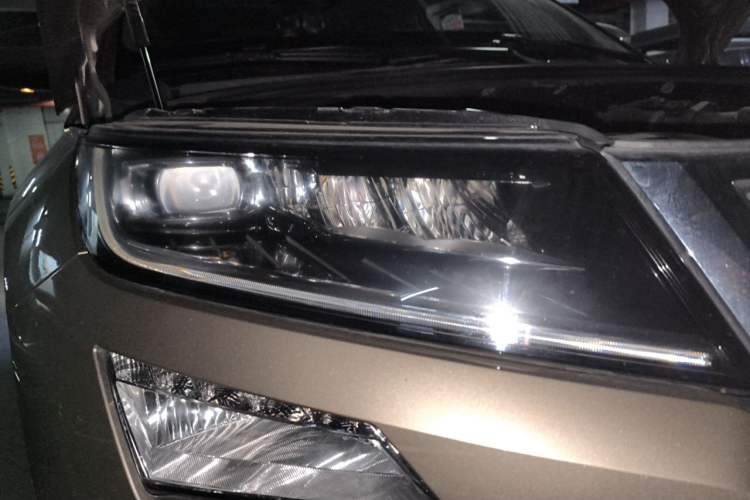 Used Skoda Kodiaq 2018 Facelifted TSI330 5-Seater Two-Wheel-Drive Luxury Enjoyment Edition Right Front Headlight
